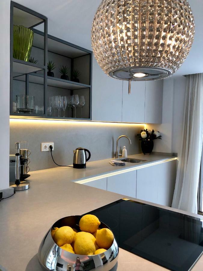 Luxury Apartment In La Isla, Walking Distance To Puerto Banus Марбелья Экстерьер фото